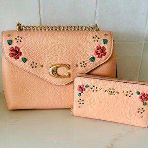 EUC Coach Tammie Shoulder Bag With Floral Whipstitch and Matching Zip Wallet